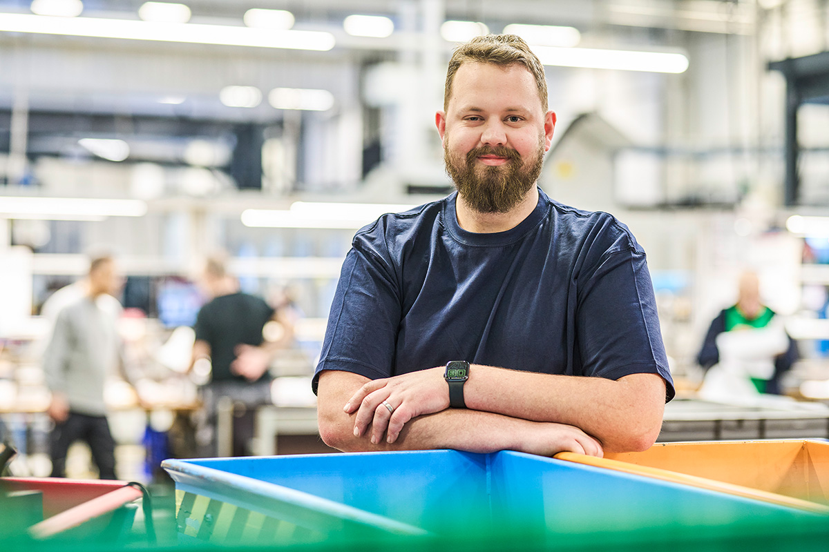 <h3 style="text-align: center;"><font color="#ffffff">Dennis</font></h3>