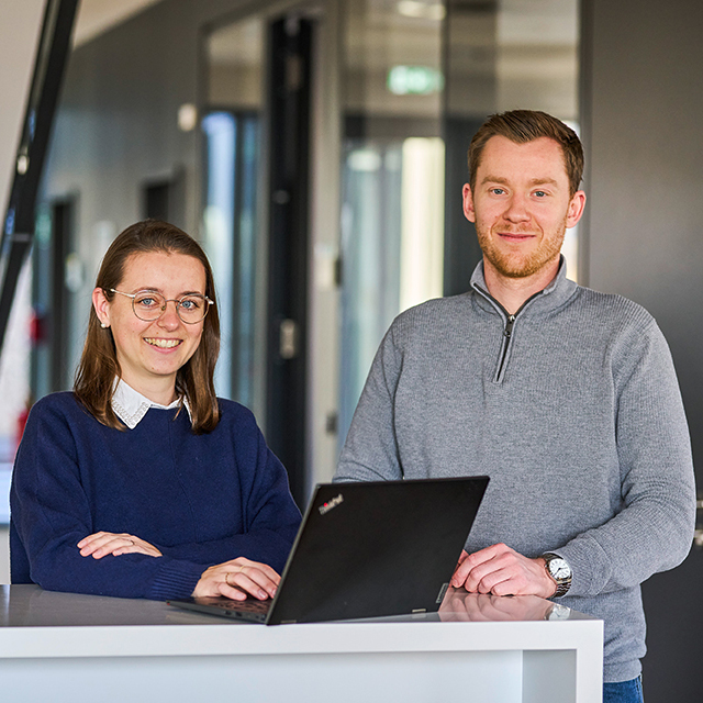 <h3 style="text-align: center;"><font color="#ffffff">Alessandra & Dominik</font></h3>