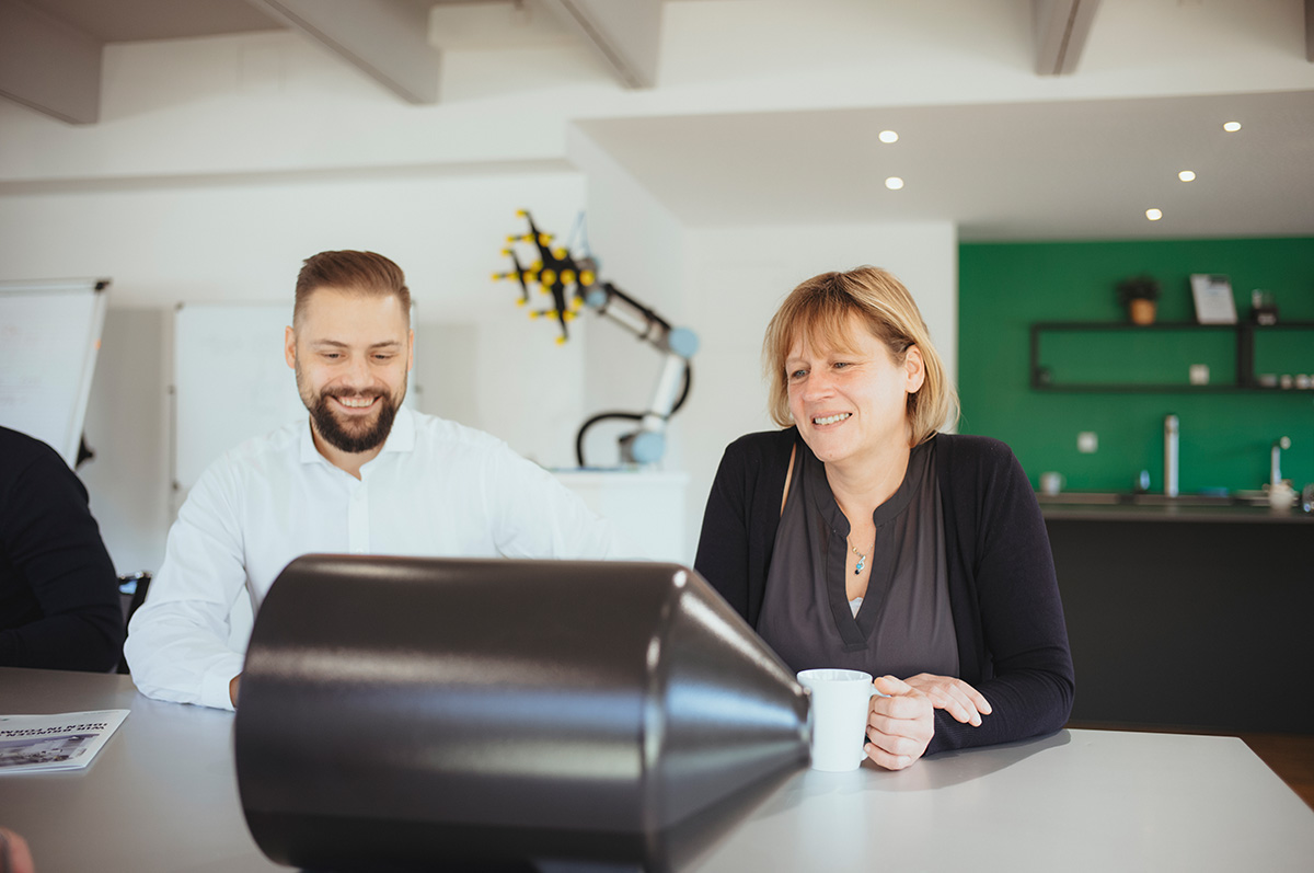 <h3 style="text-align: center;"><font color="#ffffff">Das Team</font></h3>