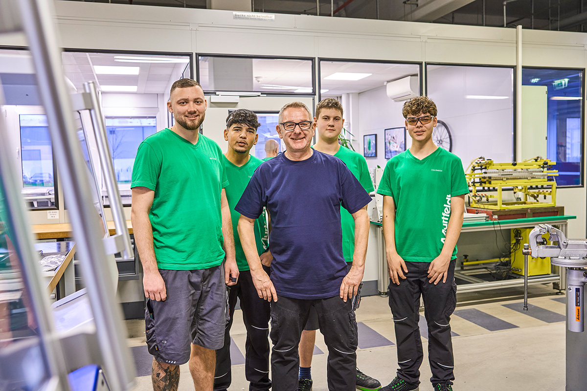 <h2 class=""><font color="#ffffff">41 years</font></h2>