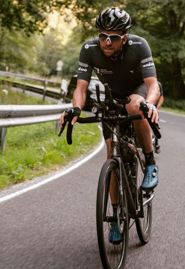 <h2 class="" style="text-align: center;"><font color="#ffffff"><span class="font-expandedBold uppercase">Jonas Deichmann</span></font></h2>